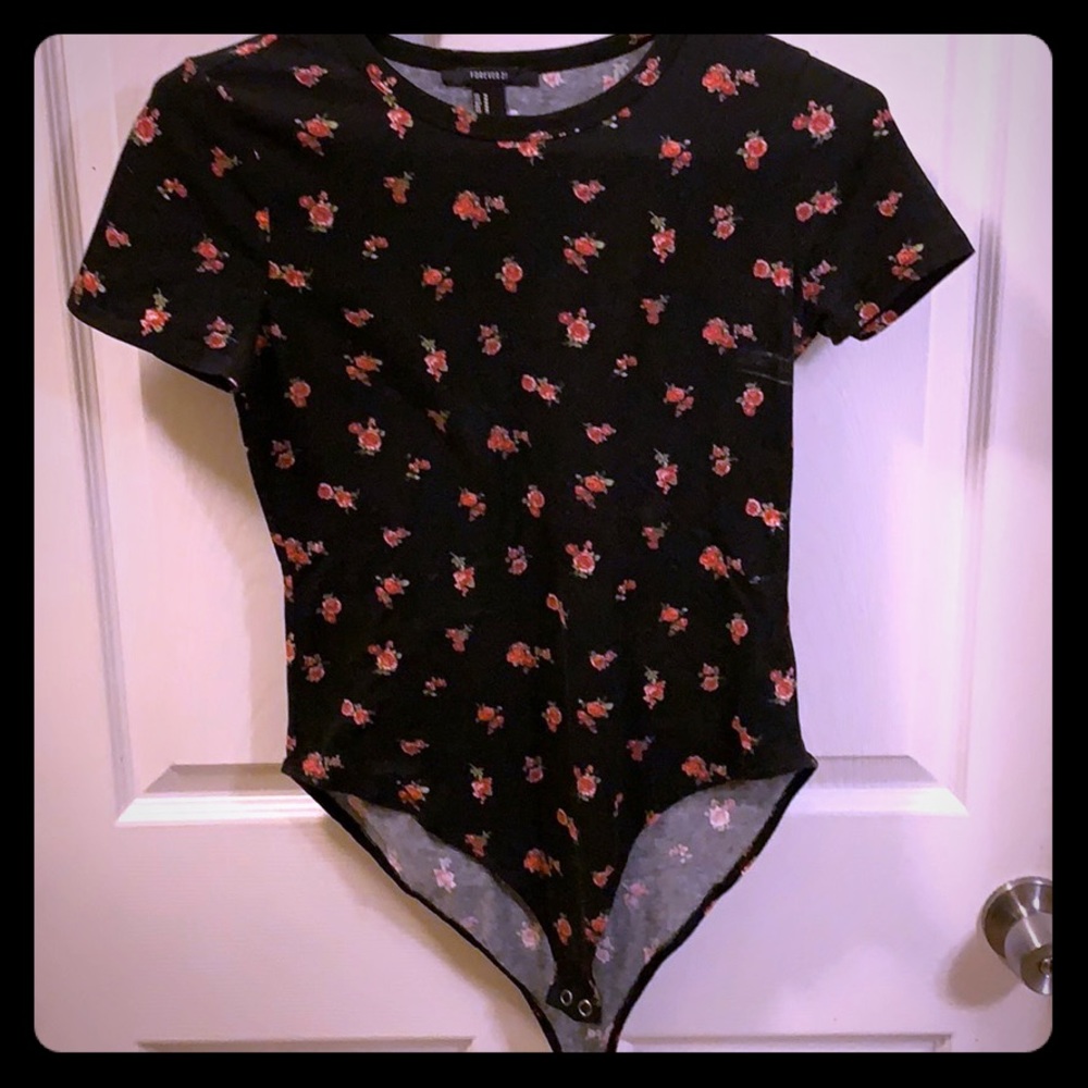Women’s forever 21 floral top size Medium